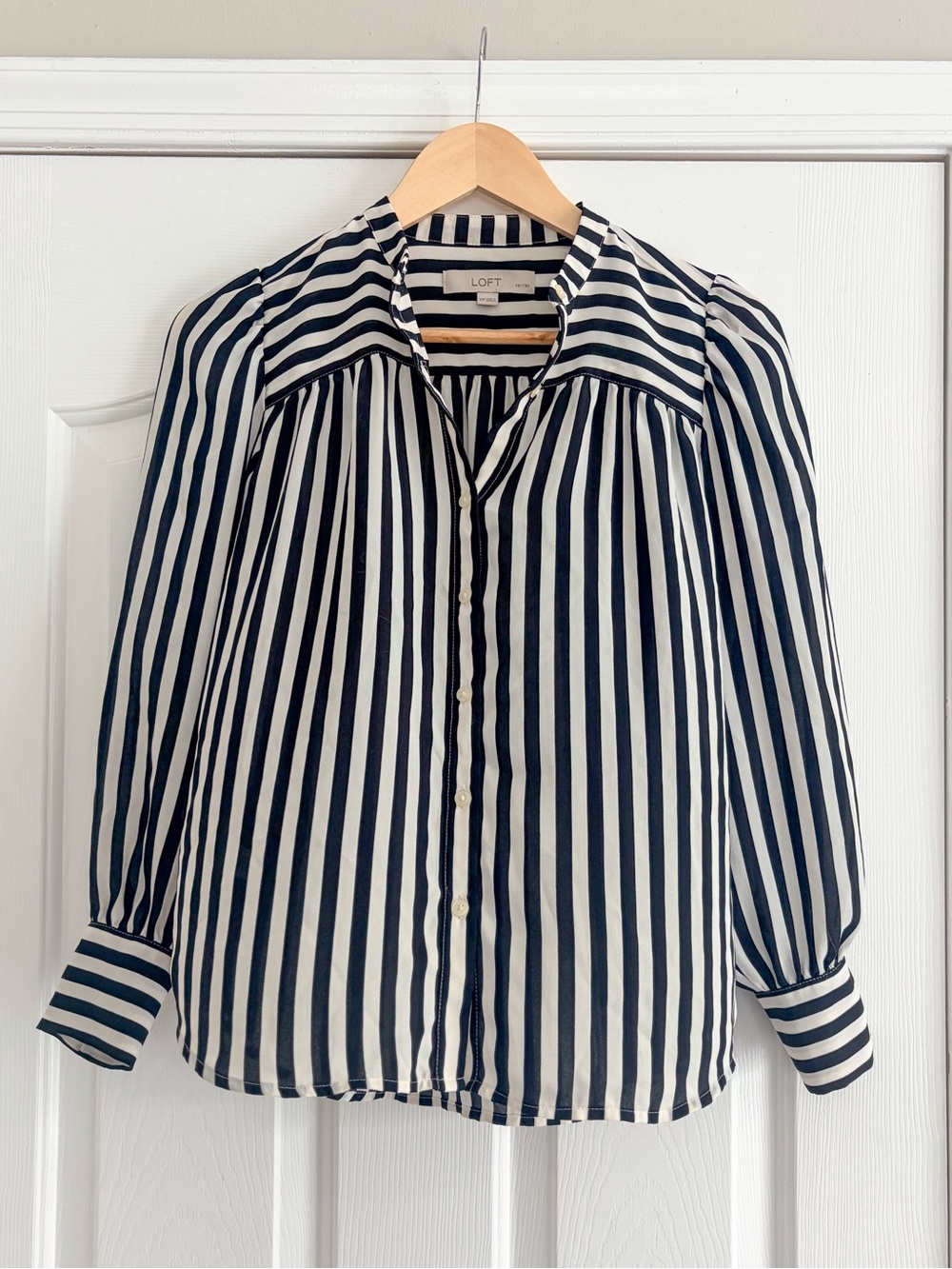 LOFT Petites Striped Button Front Blouse Black White Puff Sleeve XSP - Picture 4 of 10